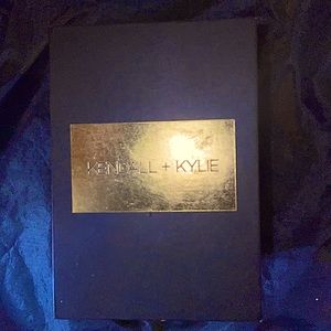 Kendal + Kylie silver watch w. Rhinestones GALORE